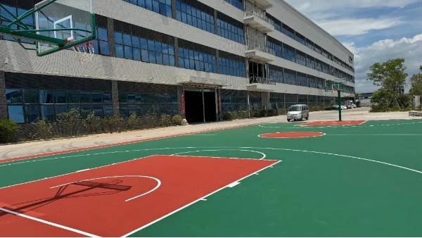 為邦元名匠家居用品有限公司新廠區(qū)打造高品質(zhì)籃球場地坪漆