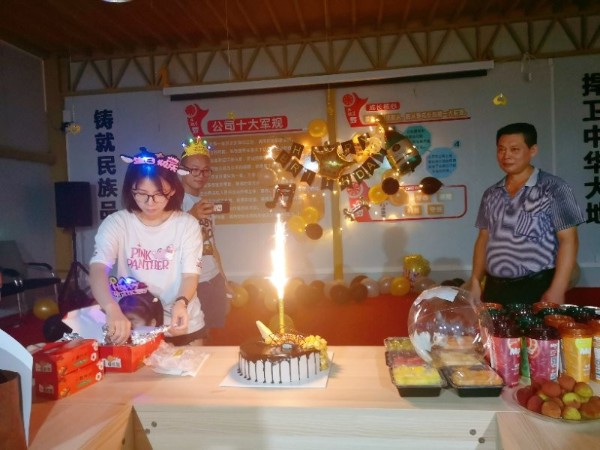 快樂共享,地衛(wèi)士地坪舉辦集體生日趴！