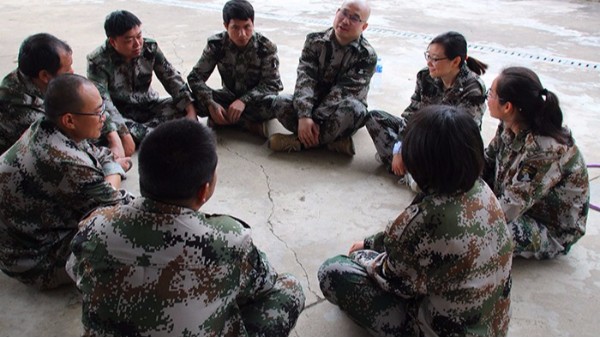 地衛(wèi)士地坪-團(tuán)隊(duì)討論