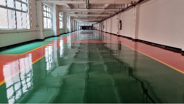 防靜電自流平環(huán)氧地坪漆走進(jìn)萬眾電氣