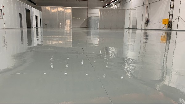 南海經濟小鎮選用自流平耐磨環氧地坪漆