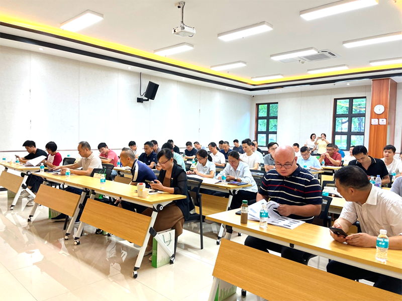 參會現場座無虛席，50多名企業精英專注投入