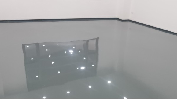 瑞普華包裝機(jī)械選用了納米超耐磨自流平環(huán)氧地坪漆