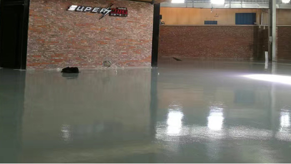 汽車改裝店采用地衛(wèi)士環(huán)氧地坪工程